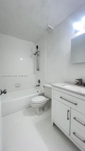 Active With Contract: $3,250 (3 beds, 2 baths, 1235 Square Feet)