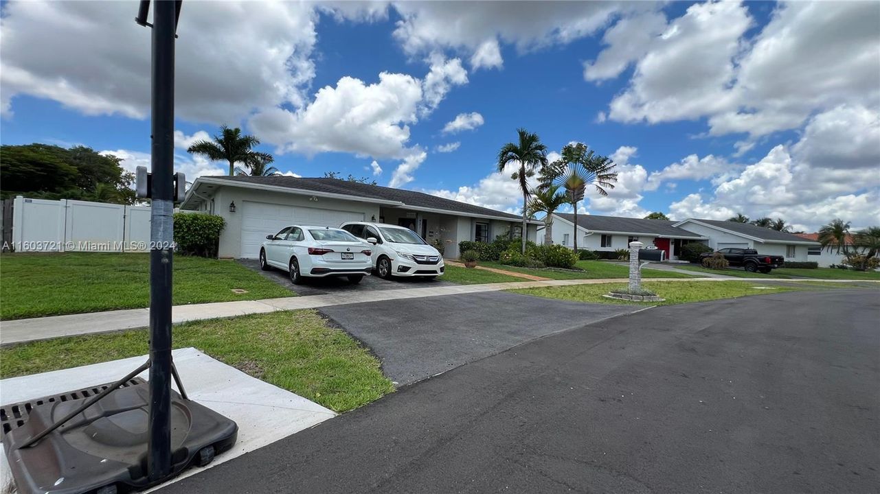 For Sale: $978,000 (4 beds, 3 baths, 2440 Square Feet)