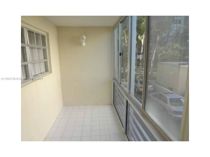 Recently Rented: $2,350 (1 beds, 1 baths, 854 Square Feet)