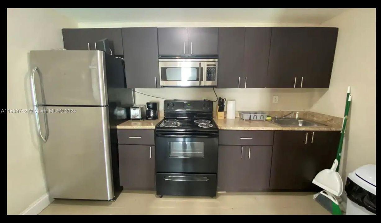Active With Contract: $1,750 (1 beds, 1 baths, 3083 Square Feet)