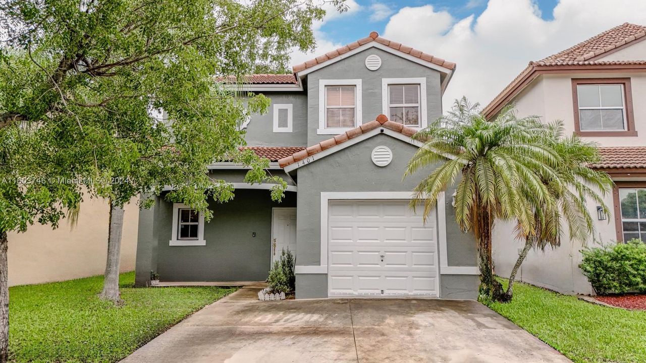 Recently Sold: $430,000 (3 beds, 2 baths, 1874 Square Feet)