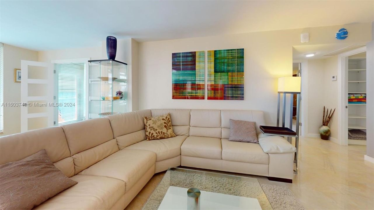 For Sale: $699,000 (1 beds, 2 baths, 1358 Square Feet)