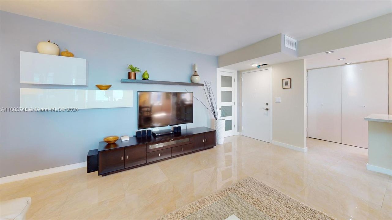 For Sale: $699,000 (1 beds, 2 baths, 1358 Square Feet)