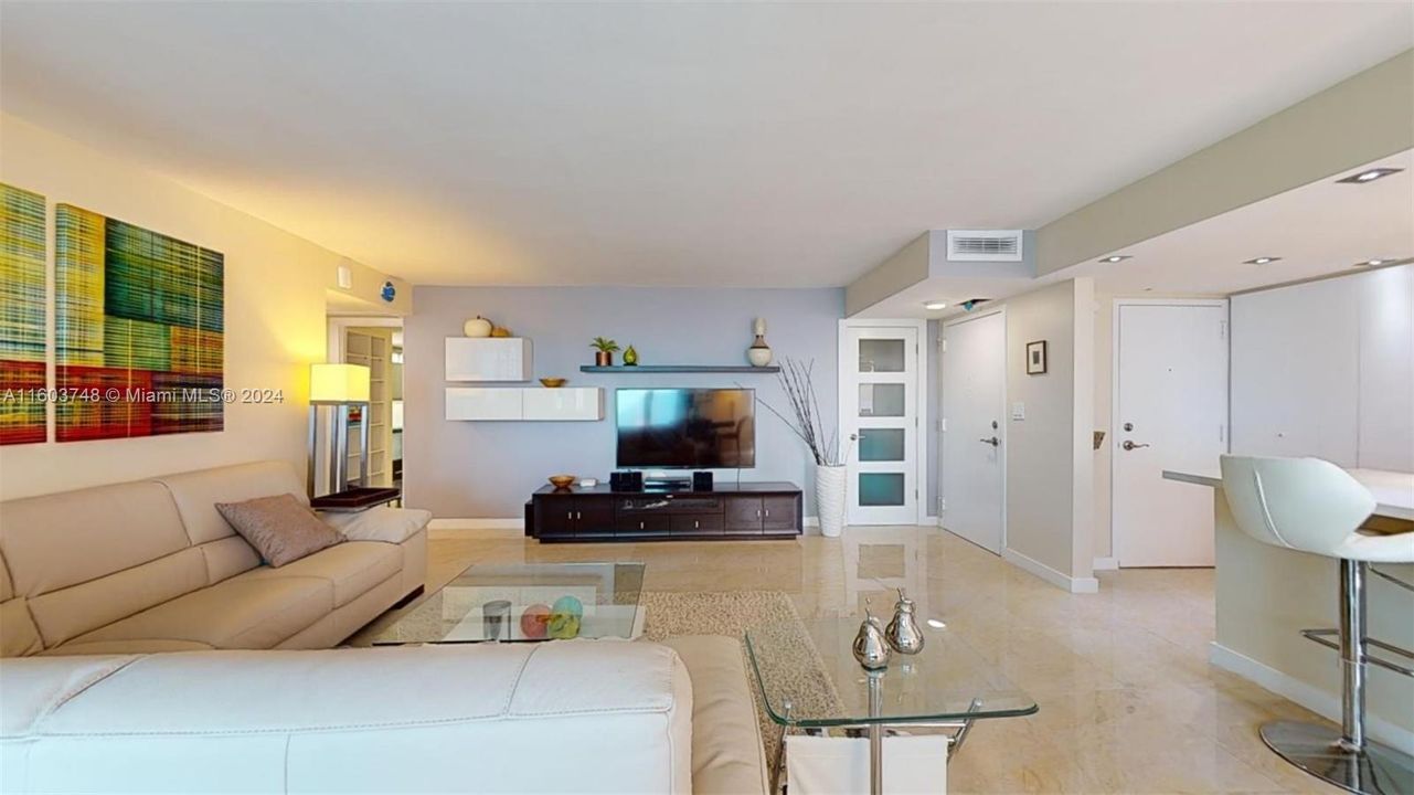 For Sale: $699,000 (1 beds, 2 baths, 1358 Square Feet)