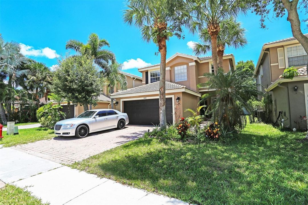 Active With Contract: $540,000 (4 beds, 2 baths, 2077 Square Feet)