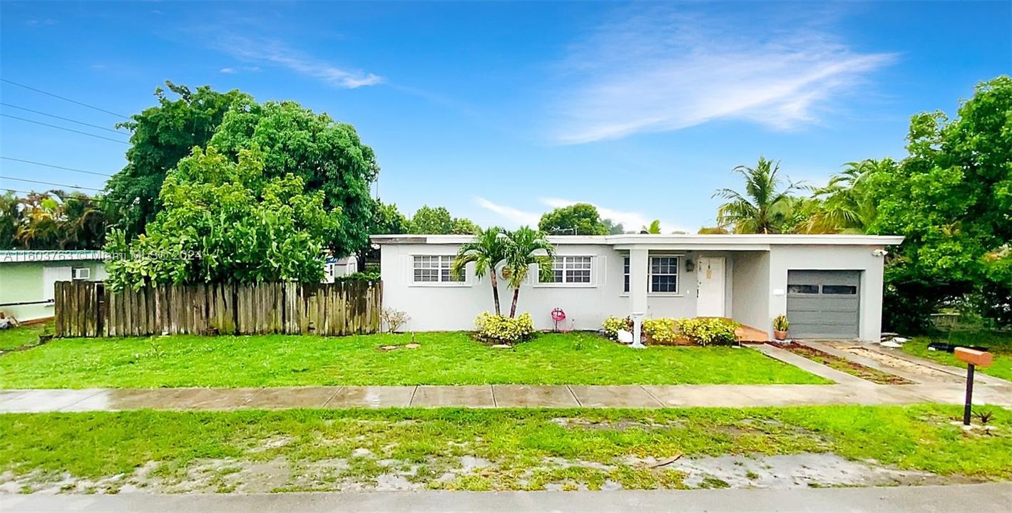 Recently Sold: $550,000 (3 beds, 1 baths, 1376 Square Feet)