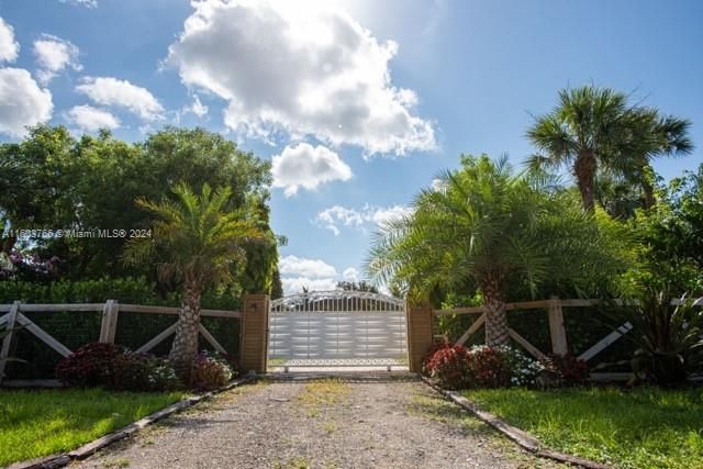 For Sale: $2,500,000 (4 beds, 2 baths, 4195 Square Feet)