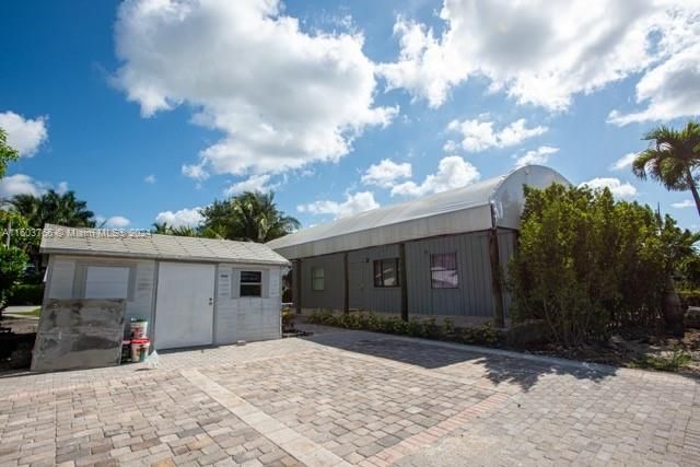 For Sale: $2,400,000 (4 beds, 2 baths, 4195 Square Feet)