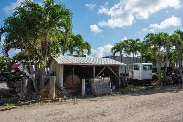 For Sale: $2,500,000 (4 beds, 2 baths, 4195 Square Feet)