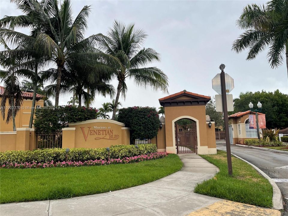 Recently Sold: $780,000 (4 beds, 3 baths, 2997 Square Feet)