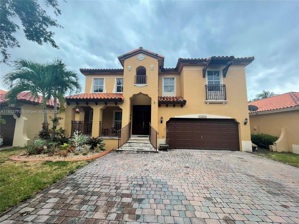 Recently Sold: $780,000 (4 beds, 3 baths, 2997 Square Feet)