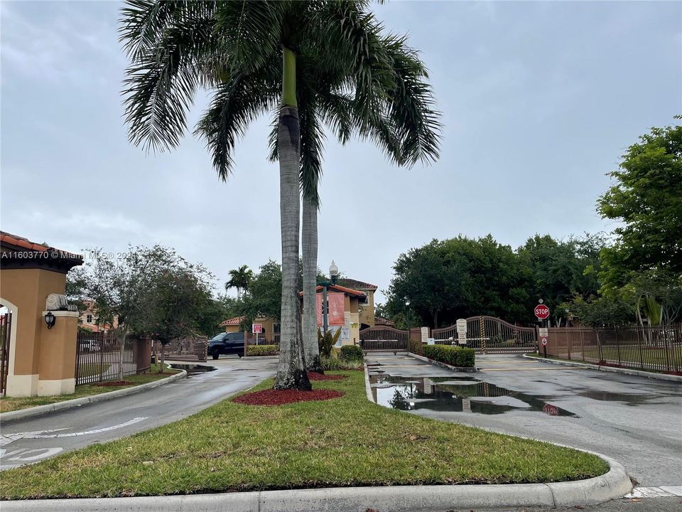 Recently Sold: $780,000 (4 beds, 3 baths, 2997 Square Feet)