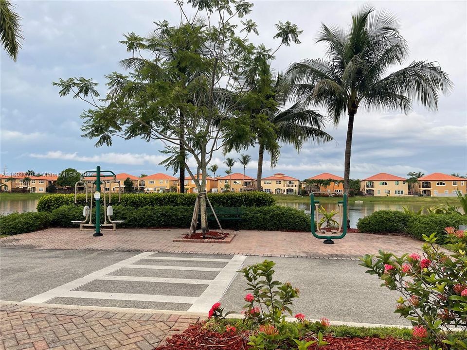 Recently Sold: $780,000 (4 beds, 3 baths, 2997 Square Feet)