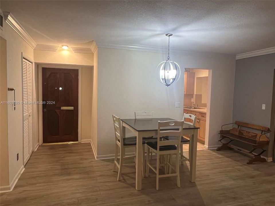 For Sale: $280,000 (2 beds, 2 baths, 1240 Square Feet)