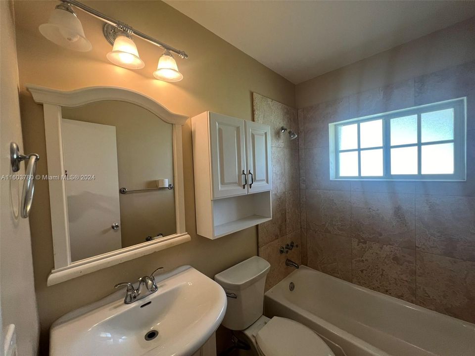 For Sale: $280,000 (2 beds, 2 baths, 1240 Square Feet)