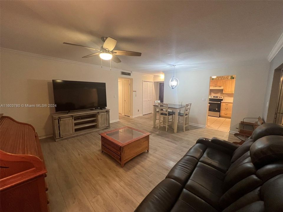 For Sale: $280,000 (2 beds, 2 baths, 1240 Square Feet)