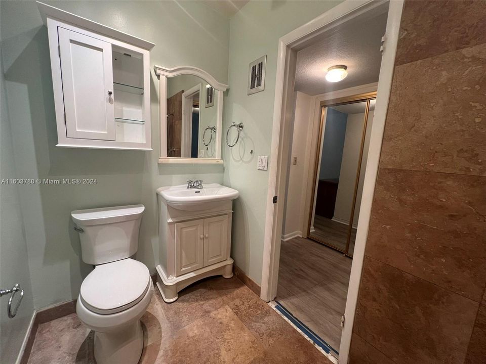 For Sale: $280,000 (2 beds, 2 baths, 1240 Square Feet)