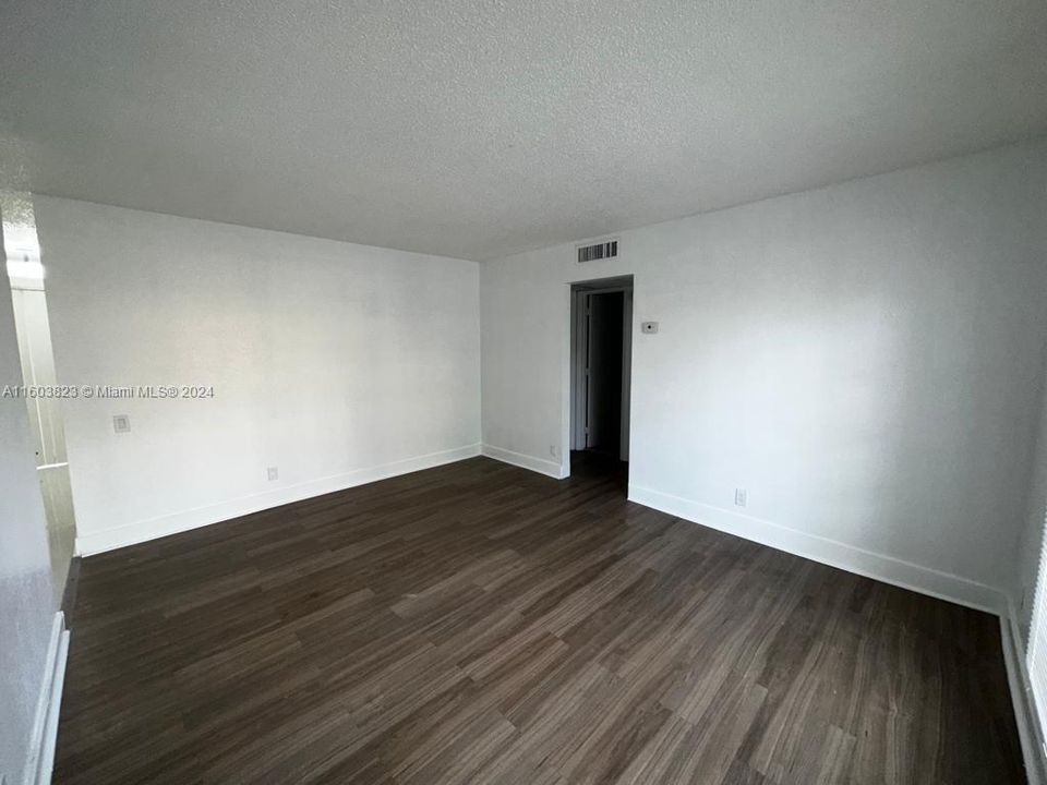 For Rent: $1,850 (2 beds, 1 baths, 840 Square Feet)