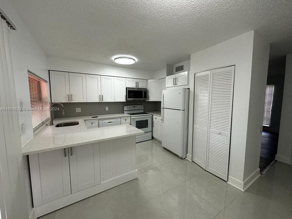 For Rent: $1,850 (2 beds, 1 baths, 840 Square Feet)