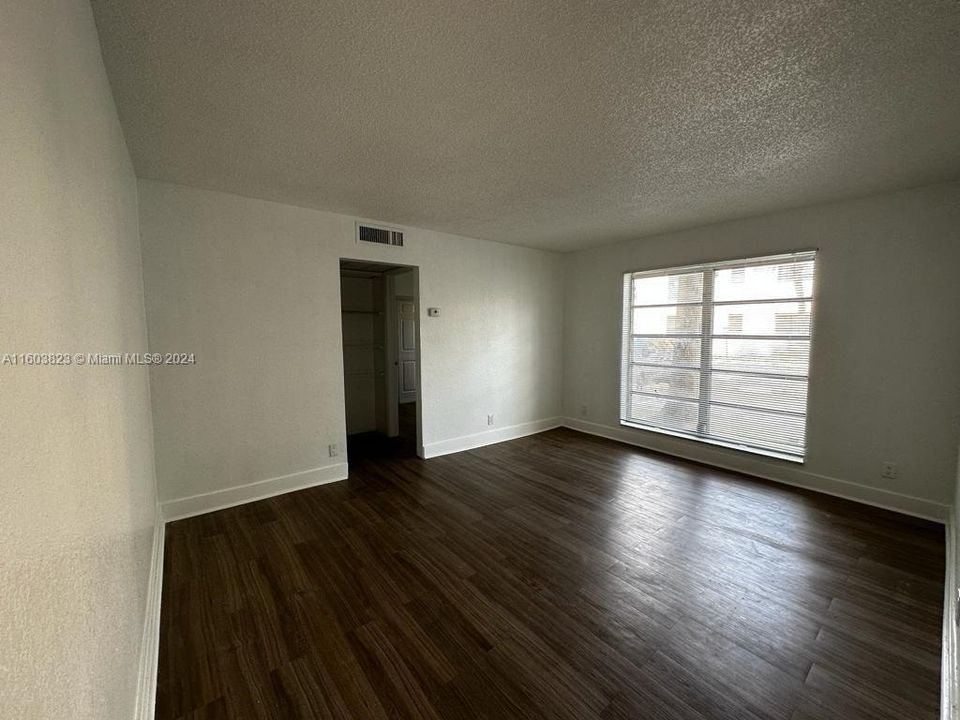 For Rent: $1,850 (2 beds, 1 baths, 840 Square Feet)
