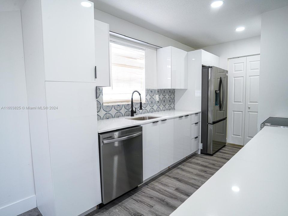 For Sale: $344,900 (3 beds, 2 baths, 1040 Square Feet)