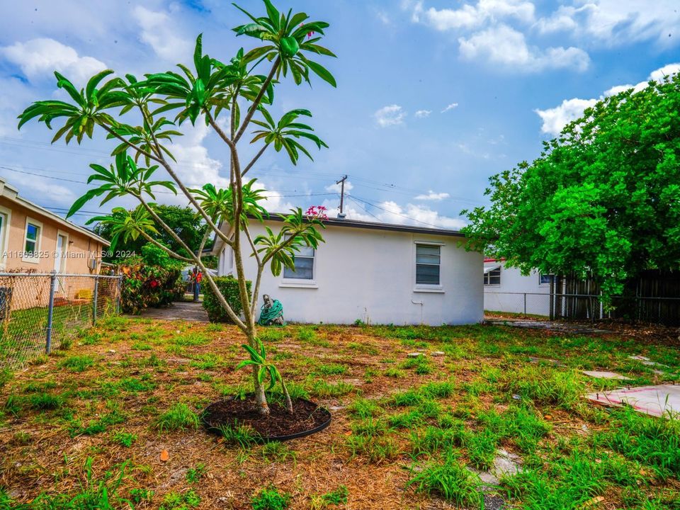 For Sale: $344,900 (3 beds, 2 baths, 1040 Square Feet)