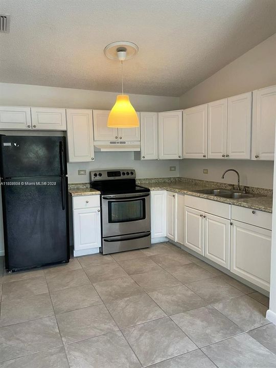 For Rent: $1,800 (1 beds, 1 baths, 659 Square Feet)