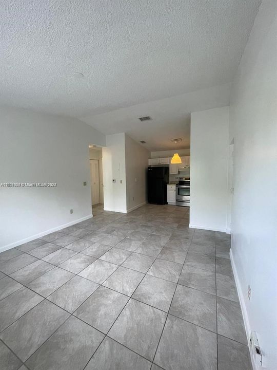 For Rent: $1,800 (1 beds, 1 baths, 659 Square Feet)