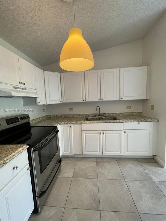 For Rent: $1,800 (1 beds, 1 baths, 659 Square Feet)