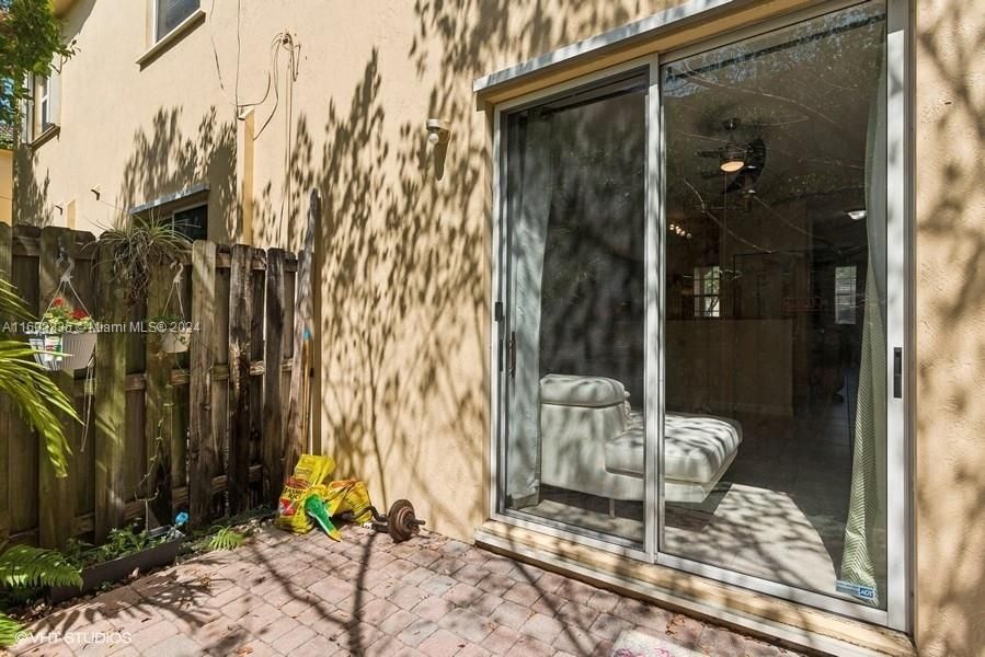 En Venta: $365,000 (3 camas, 2 baños, 1325 Pies cuadrados)