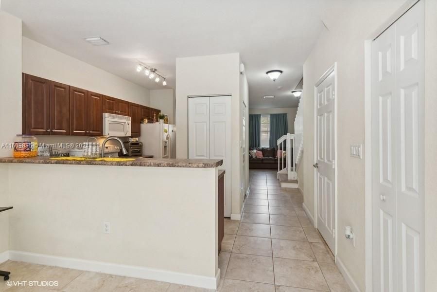 For Sale: $365,000 (3 beds, 2 baths, 1325 Square Feet)