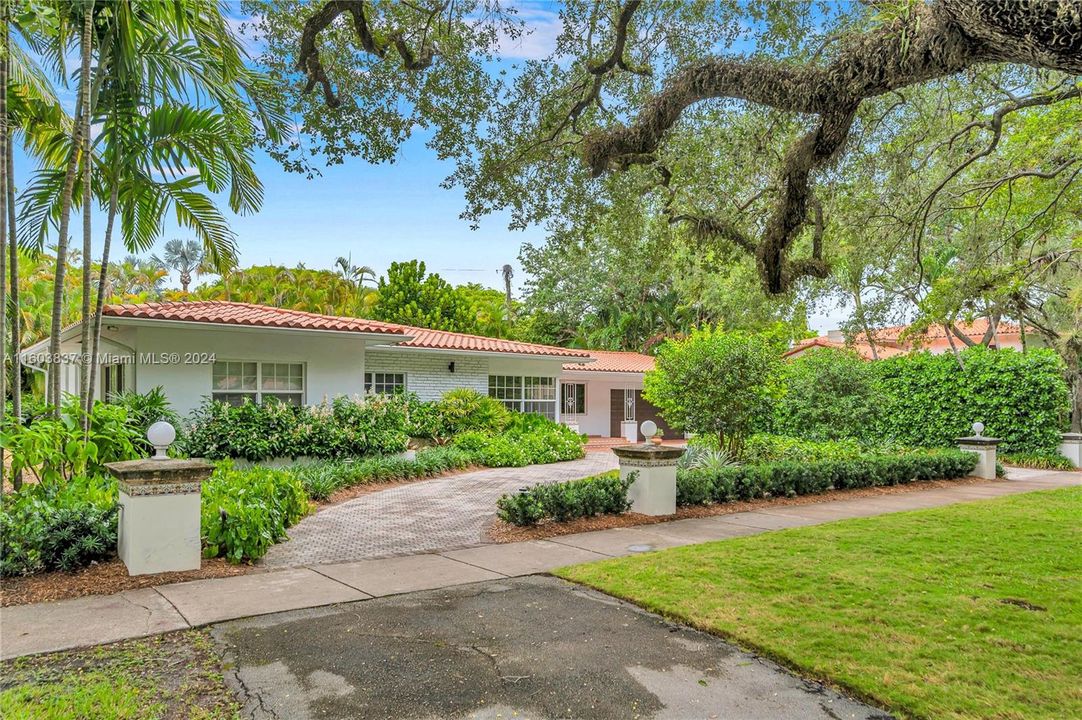 For Sale: $2,250,000 (3 beds, 2 baths, 2090 Square Feet)