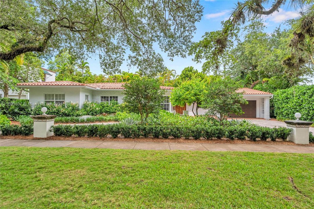 For Sale: $2,250,000 (3 beds, 2 baths, 2090 Square Feet)