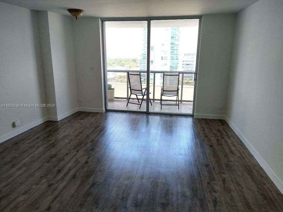 For Sale: $557,900 (2 beds, 2 baths, 1290 Square Feet)