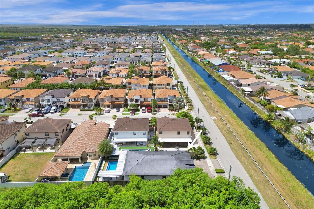 For Sale: $950,000 (4 beds, 3 baths, 2155 Square Feet)