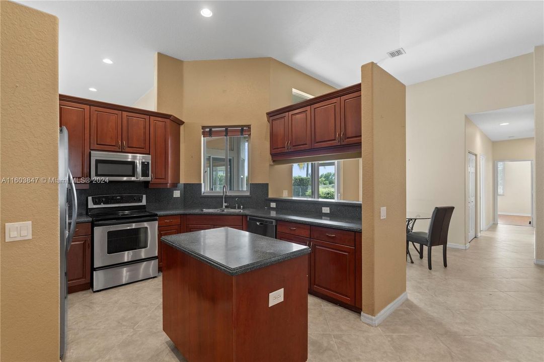 For Sale: $1,100,000 (4 beds, 2 baths, 2764 Square Feet)