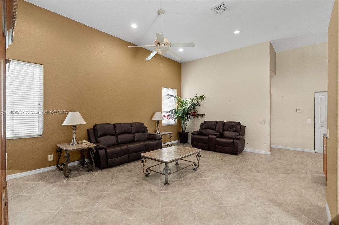 For Sale: $1,100,000 (4 beds, 2 baths, 2764 Square Feet)