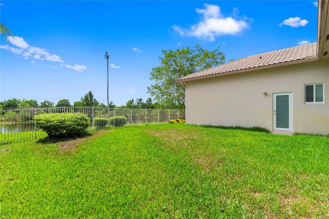 For Sale: $1,100,000 (4 beds, 2 baths, 2764 Square Feet)