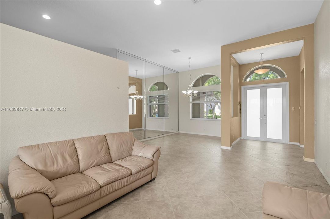 For Sale: $1,100,000 (4 beds, 2 baths, 2764 Square Feet)