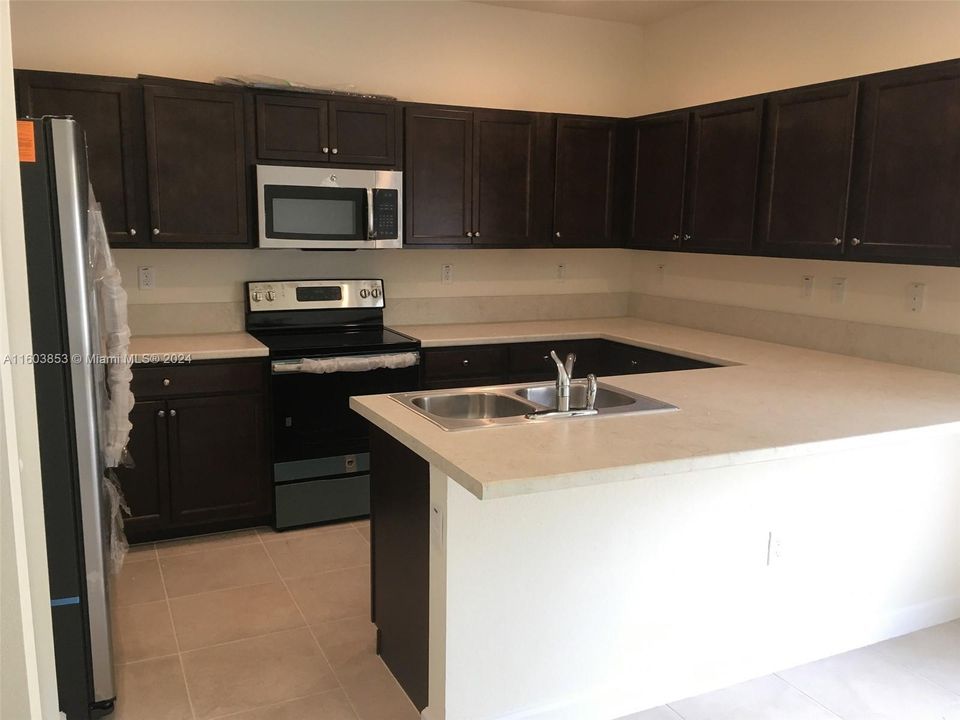 For Rent: $3,100 (3 beds, 2 baths, 1668 Square Feet)