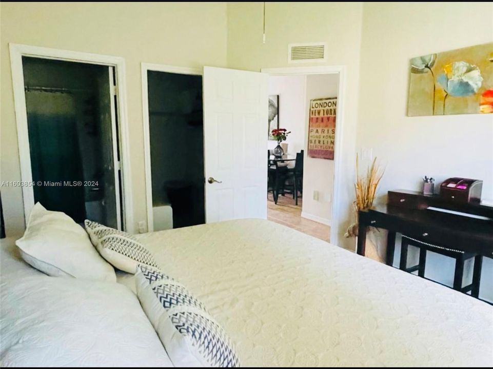 Activo con contrato: $249,000 (2 camas, 2 baños, 910 Pies cuadrados)