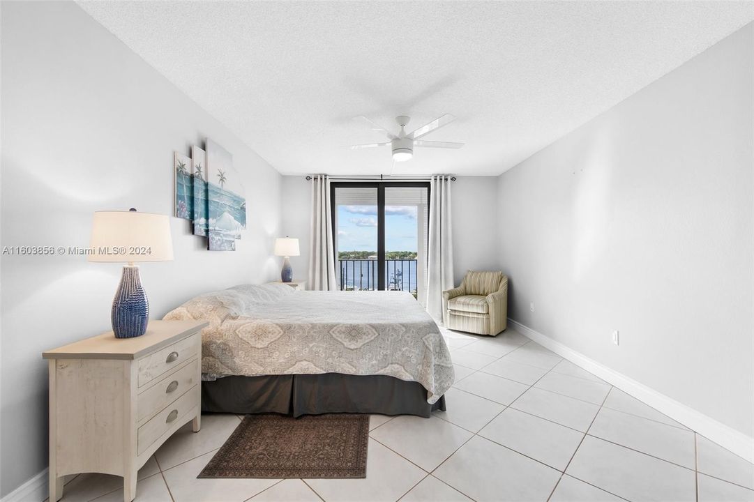 Recently Sold: $575,000 (2 beds, 2 baths, 1180 Square Feet)