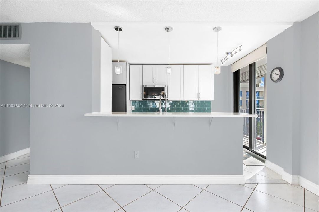 Recently Sold: $575,000 (2 beds, 2 baths, 1180 Square Feet)