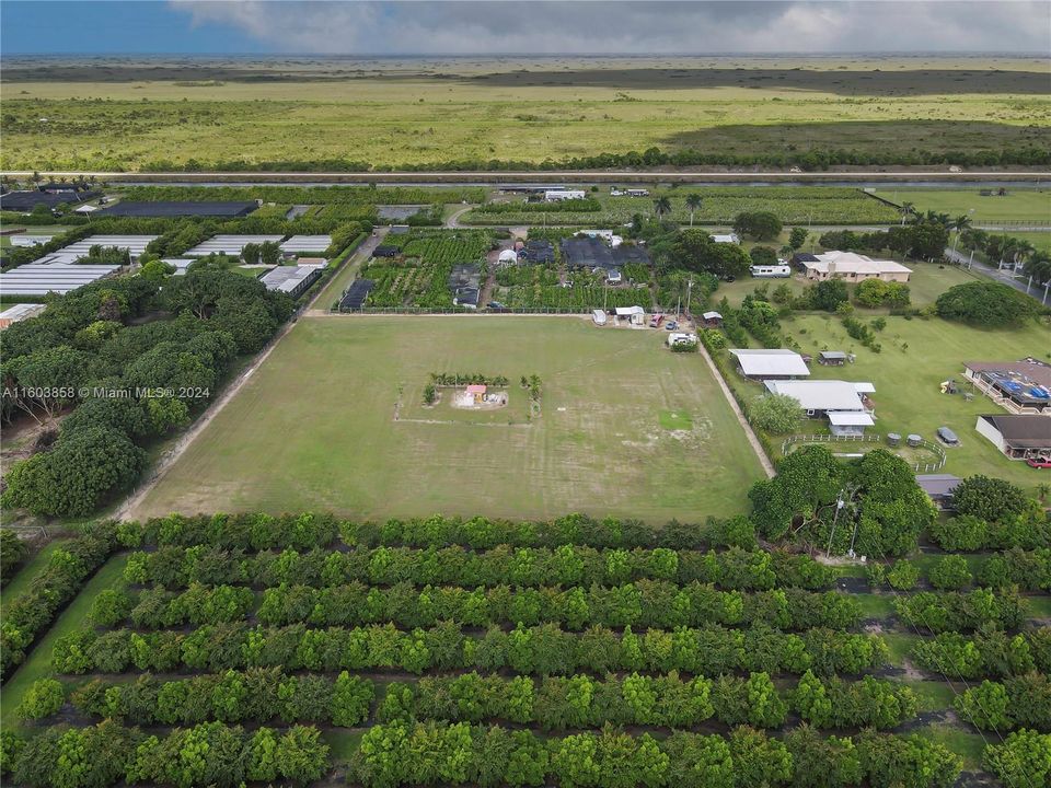 На продажу: $584,000 (2.50 acres)