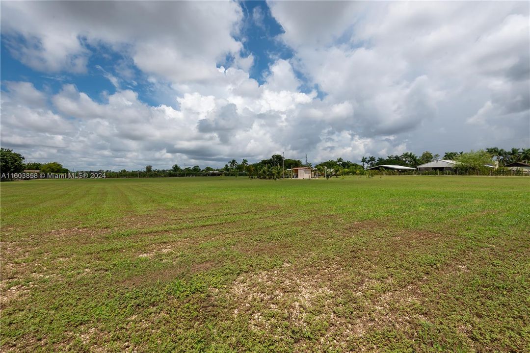 En Venta: $584,000 (2.50 acres)