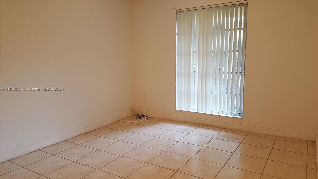 For Rent: $2,300 (2 beds, 2 baths, 1050 Square Feet)