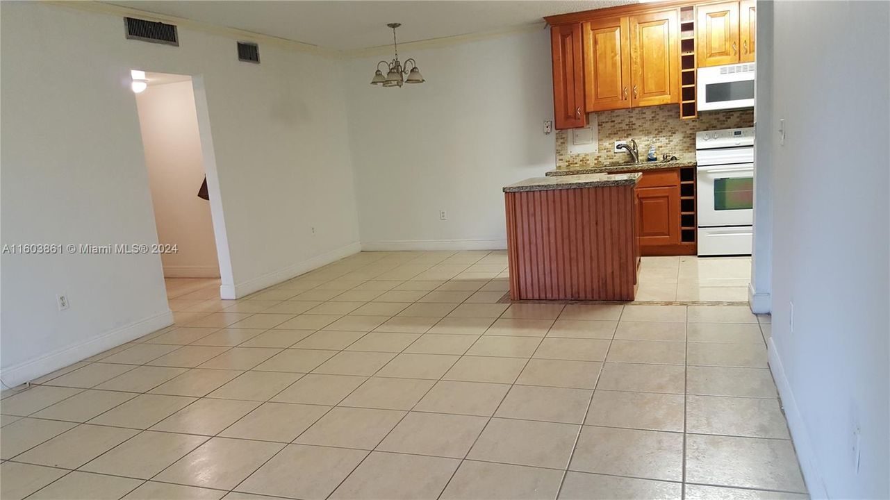 For Rent: $2,300 (2 beds, 2 baths, 1050 Square Feet)