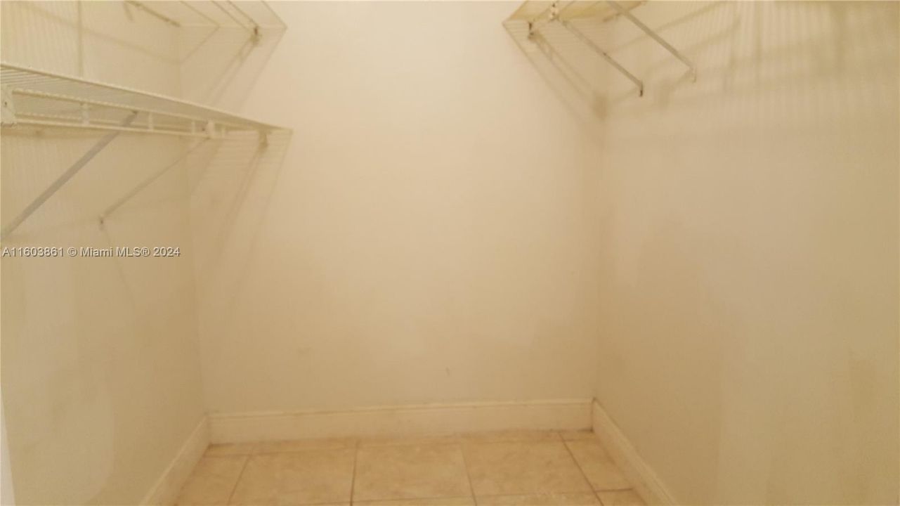 For Rent: $2,300 (2 beds, 2 baths, 1050 Square Feet)