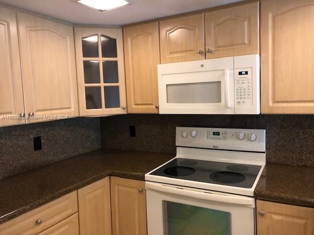 For Rent: $2,900 (3 beds, 2 baths, 1328 Square Feet)