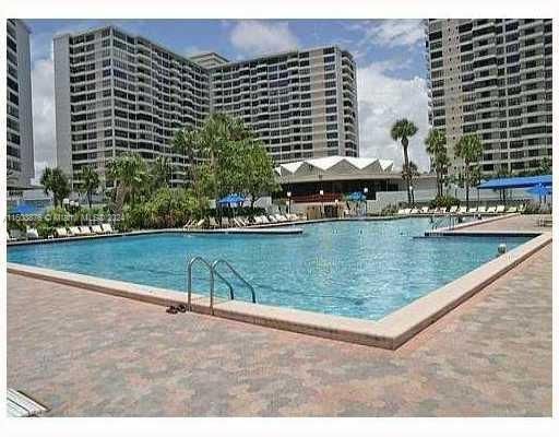 Active With Contract: $1,850 (1 beds, 1 baths, 1000 Square Feet)